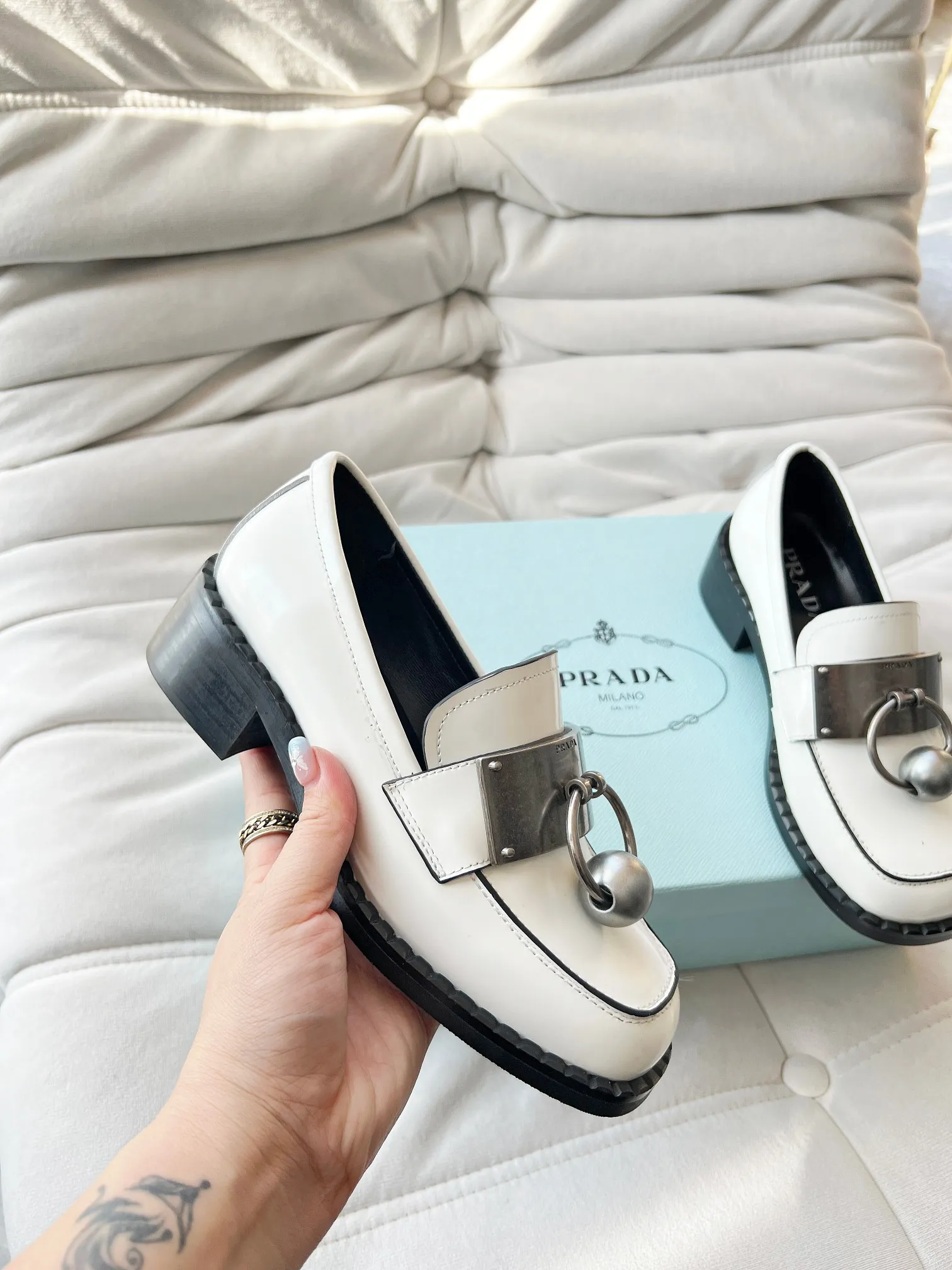 👟👟Ex-factory price 560👟👟 Prada’s new spring and summer women’s clothing｜Absolutely beautiful🥰Exception! Extra number! Anita will continue to update the latest SS25 catwalk pre-sale models, with novel logos as soul mates. Full of fun ~ Adhering to the trend-setting vane, you must believe in Prada's ability to capture fashion. 35-42 yards